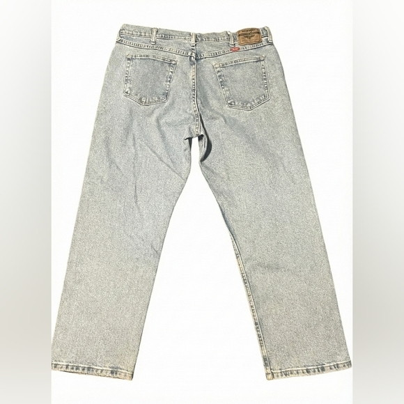Wrangler Men's Light Gray Relaxed Jeans - Picture 2 of 4
